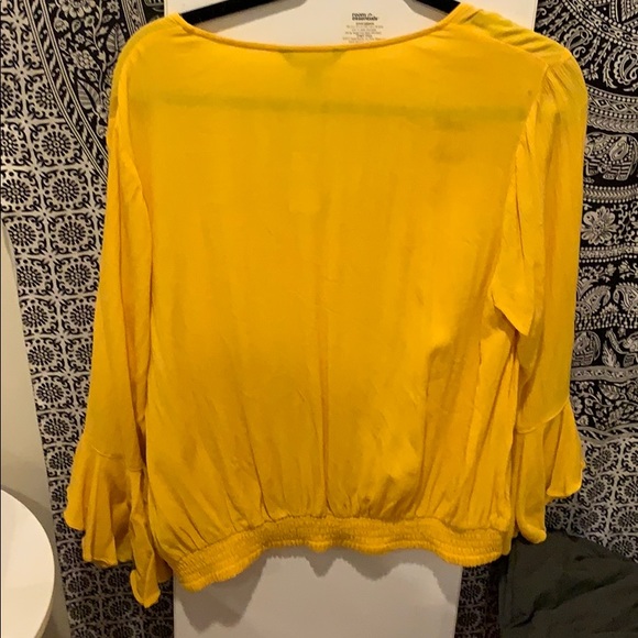 Yellow top - Picture 2 of 4